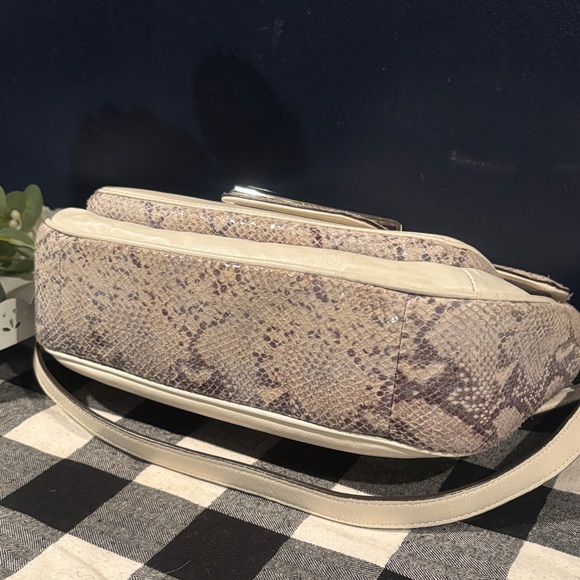 Coach Taylor Mixed Flap Shoulder bag - Picture 8 of 11